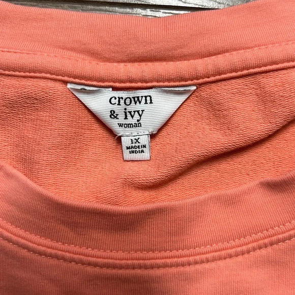 Crown and ivy top. - Picture 2 of 2